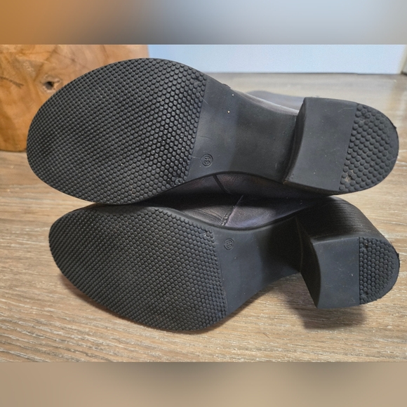 Made in Portugal Knee High Lined Leather Block Heeled Zip Up Boots - Picture 12 of 16